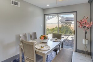 Dining - Work & Play! Home 5 Mi to Huntington City Beach (Huntington Beach)