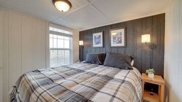 1 soverom, skrivebord, internettilgang og sengetøy