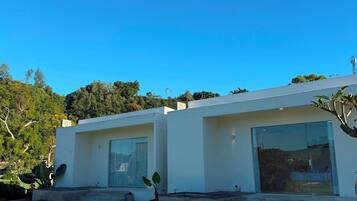 Habitación, vistas al jardín | Escritorio, wifi gratis, ropa de cama