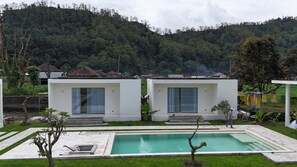 Kolam renang outdoor