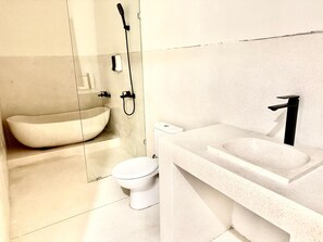 Suite, Pool View | Bathroom | Shower, free toiletries, hair dryer, towels - Volcano Bliss Kintamani (Kintamani)