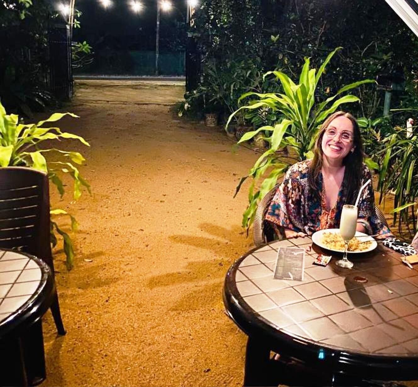 تناول الطعام بالخارج