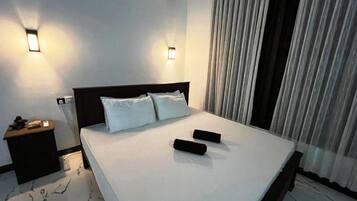 Deluxe Double Room, Garden View | In-room safe, desk, laptop workspace, soundproofing