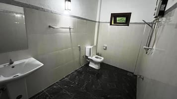 Deluxe Double Room, Garden View | Bathroom | Shower, free toiletries, towels, soap