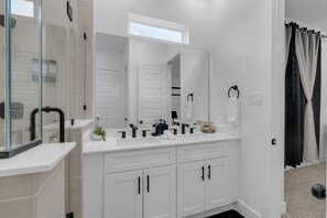 提供毛巾、番梘、廁紙