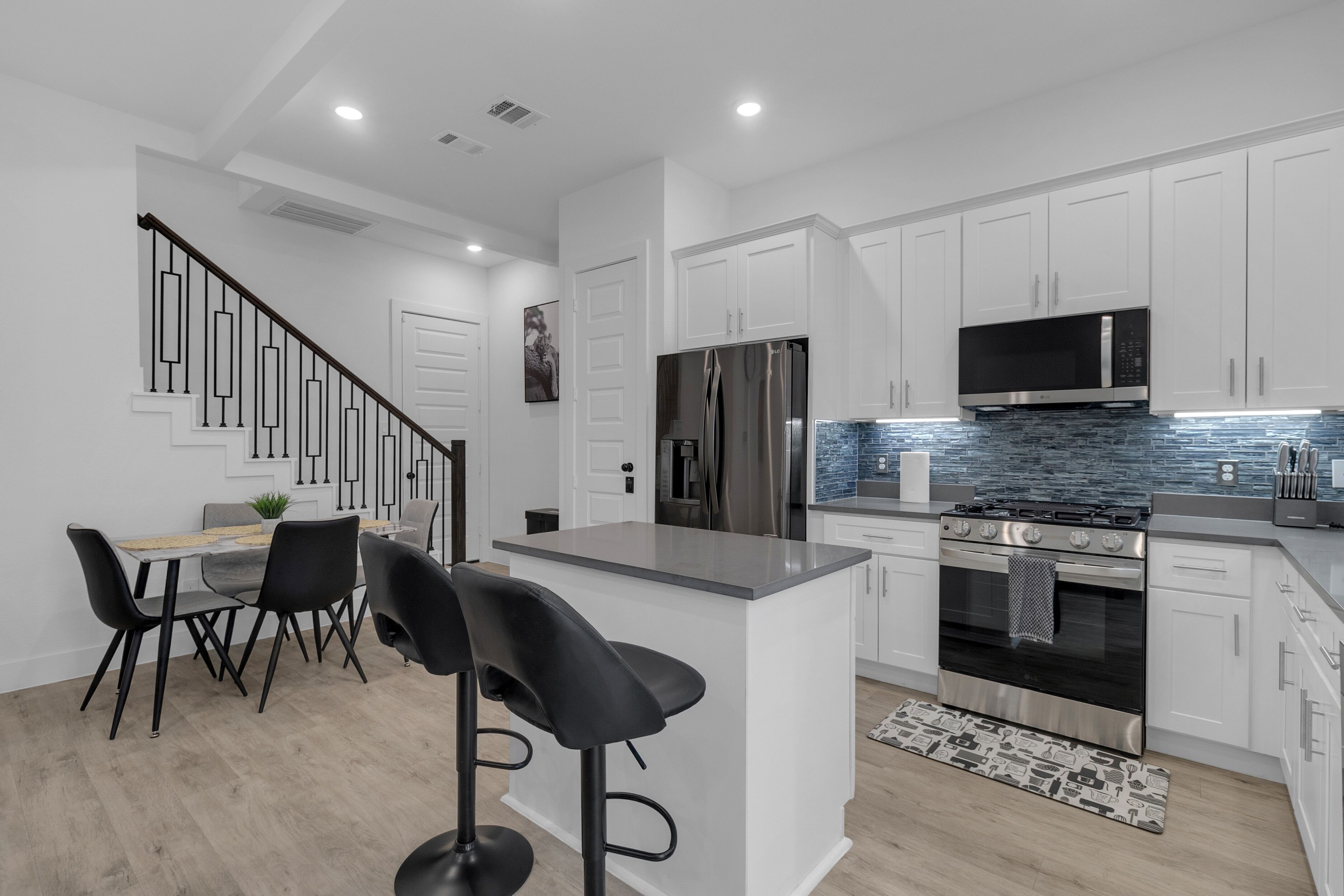 Mikrowelle, Ofen, Herdplatte, Geschirrspüler