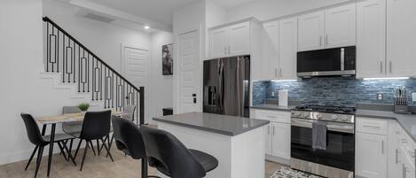 Mikrowelle, Ofen, Herdplatte, Geschirrspüler