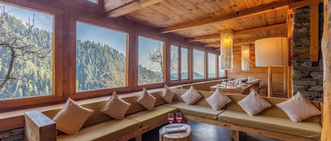 Villa Deluxe - utsikt mot bergen | Interiör