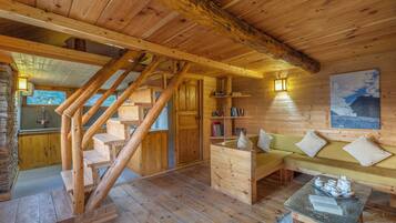 Deluxe Villa, Mountain View | Living area