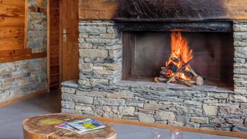 Deluxe Villa, Mountain View | Interior