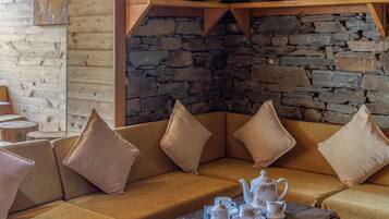 Deluxe Villa, Mountain View | Interior