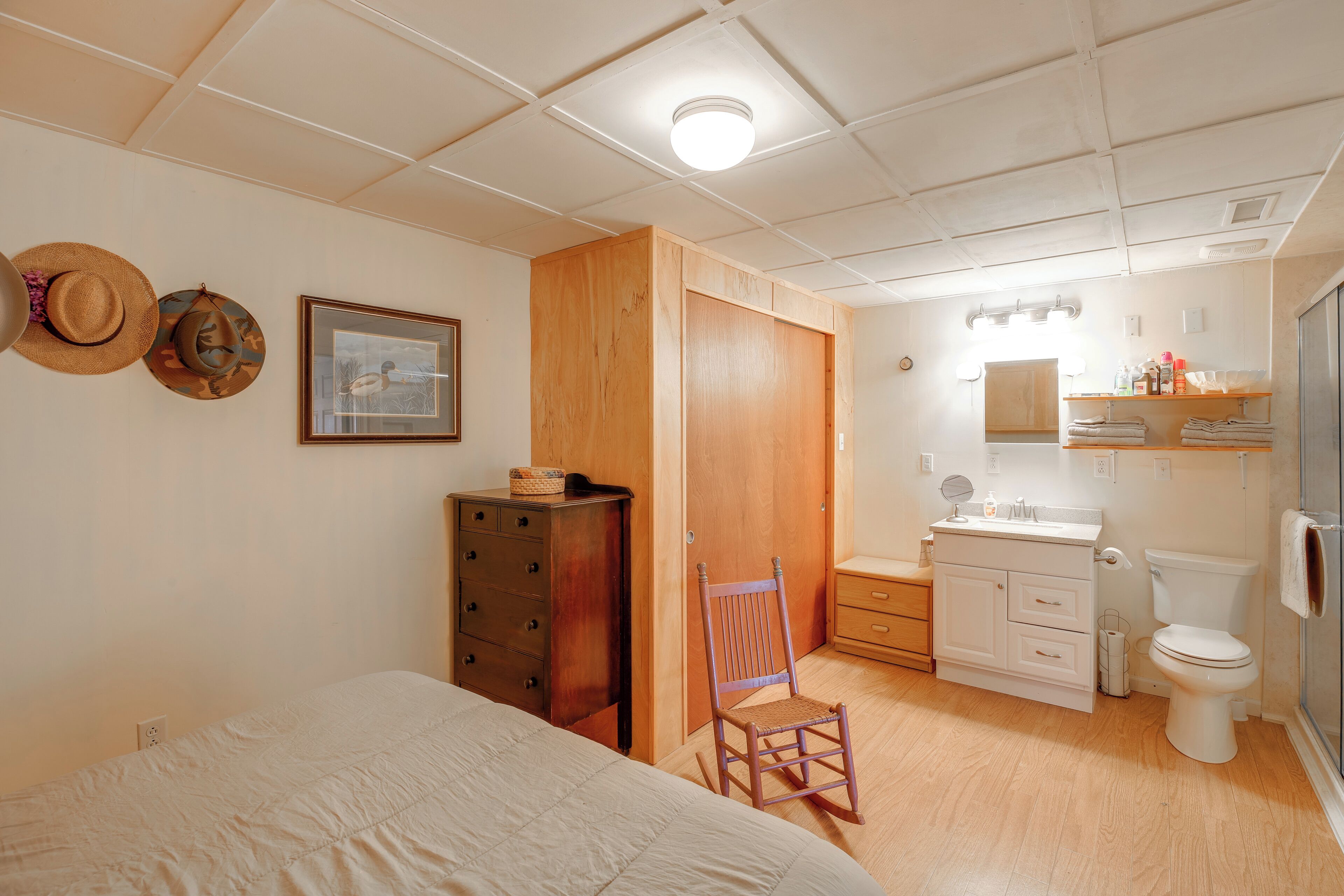 2 soveværelser, skrivebord, strygejern/strygebræt, internetforbindelse