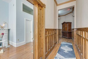 Interior - 1 Block to Penn Station-Baltimore! Urban Studio (Baltimore)