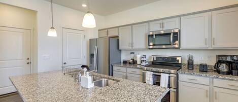 Refrigerador, microondas, parrilla de estufa y lavavajillas