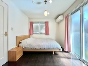 3 室のベッドルーム、アイロン / アイロン台、WiFi、ベッドシーツ