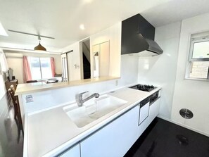 Private kitchen - Terrific 3-bedroom villa with AC & Heat in Ikebukuro, straight bus to airport (Toshima City)