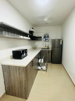 Private kitchen - The Woods by Housiify  (Gurugram)