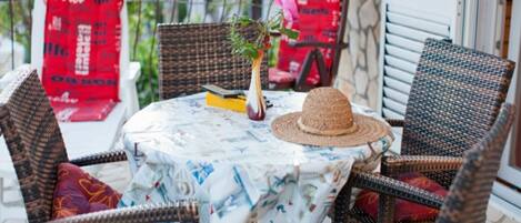 Lejlighed (A3 OneBedroom with Terrace and Seavie) | Terrasse/gårdhave