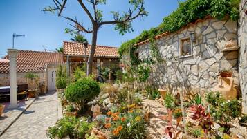 Apartment (A3 OneBedroom with Terrace and Seavie) | Exterior