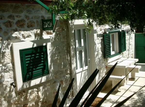 House (Holiday Home with Terrace) | Exterior - Menego Lodge Bol (Bol)