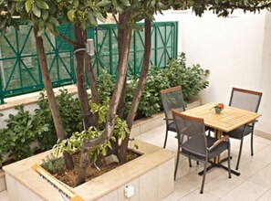 Exterior - Menego Lodge Bol (Bol)