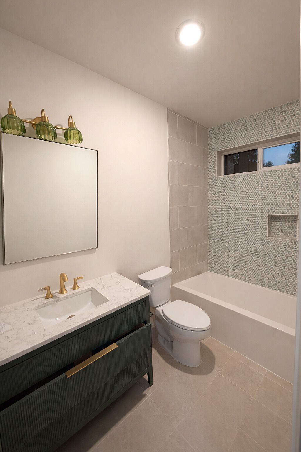 Hårføner, håndklær, såpe og toalettpapir