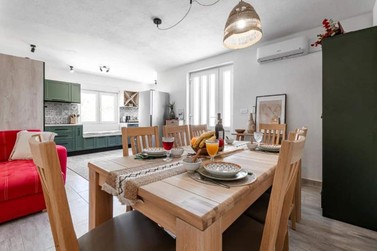 House (Three bedroom Villa) | Dining room