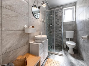 House (Three bedroom Villa) | Bathroom | Shower, towels - Lux Holiday Home Maribu (Zupa dubrovacka)