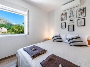 House (Three bedroom Villa) | 3 bedrooms, cribs/infant beds - Lux Holiday Home Maribu (Zupa dubrovacka)