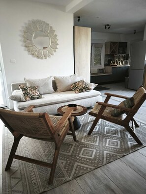 Hús (Three bedroom Villa) | Stofa | 32-tommu snjallsjónvarp með stafrænum rásum