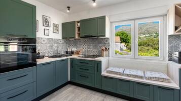 Hús (Three bedroom Villa) | Einkaeldhús | Ísskápur