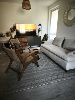 House (Three bedroom Villa) | Living room | 32-inch Smart TV with digital channels