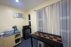 Shared fridge, microwave, cookware/dishes/utensils