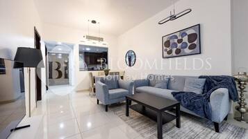 Apartment, Balcony, City View | Living area