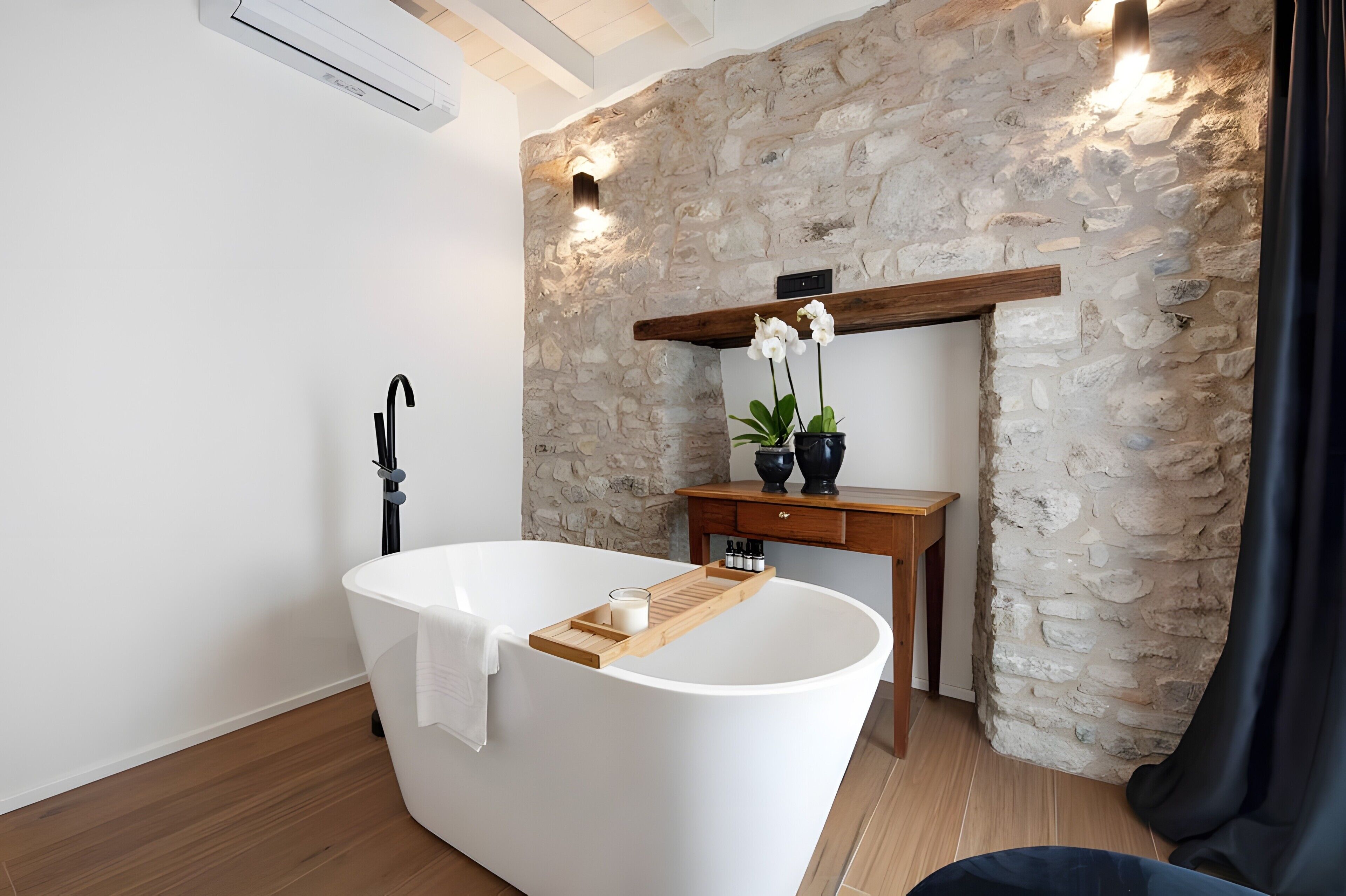 Douche, sèche-cheveux, serviettes fournies