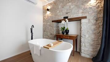 Douche, sĂšche-cheveux, serviettes fournies