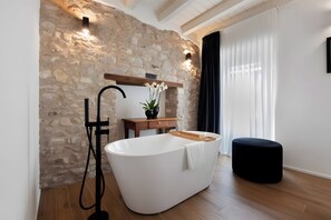 Dusch, hårtork och handdukar