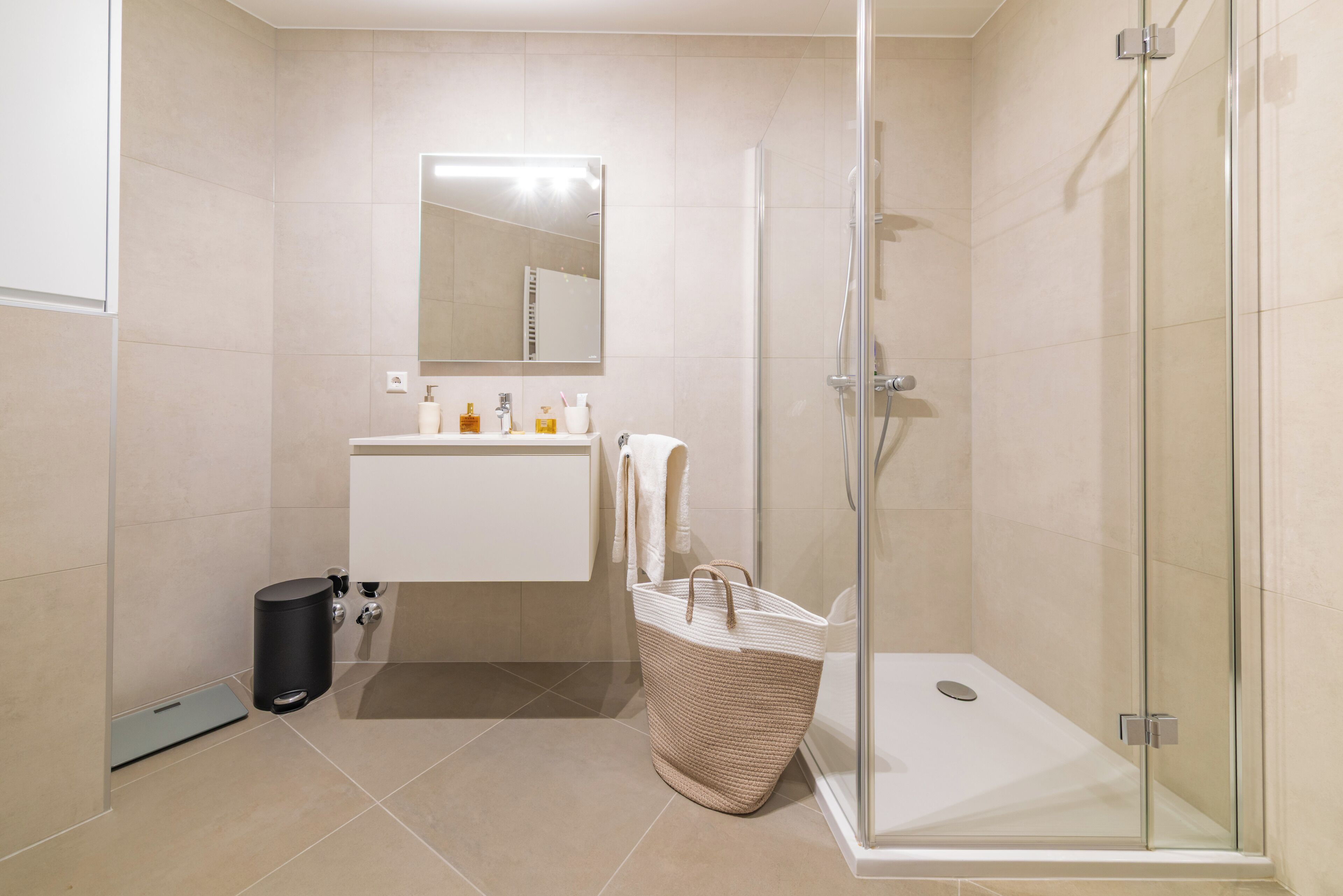 Apartamento Confort | Baño | Ducha, secador de pelo, toallas y jabón