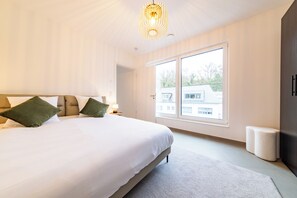 Classic Apartment | Desk, laptop workspace, free WiFi