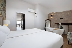 1 bedroom, iron/ironing board, WiFi, bed sheets - 'Piazzetta' Apartment with Balcony, Wi-Fi and Air Conditioning (Gardola)