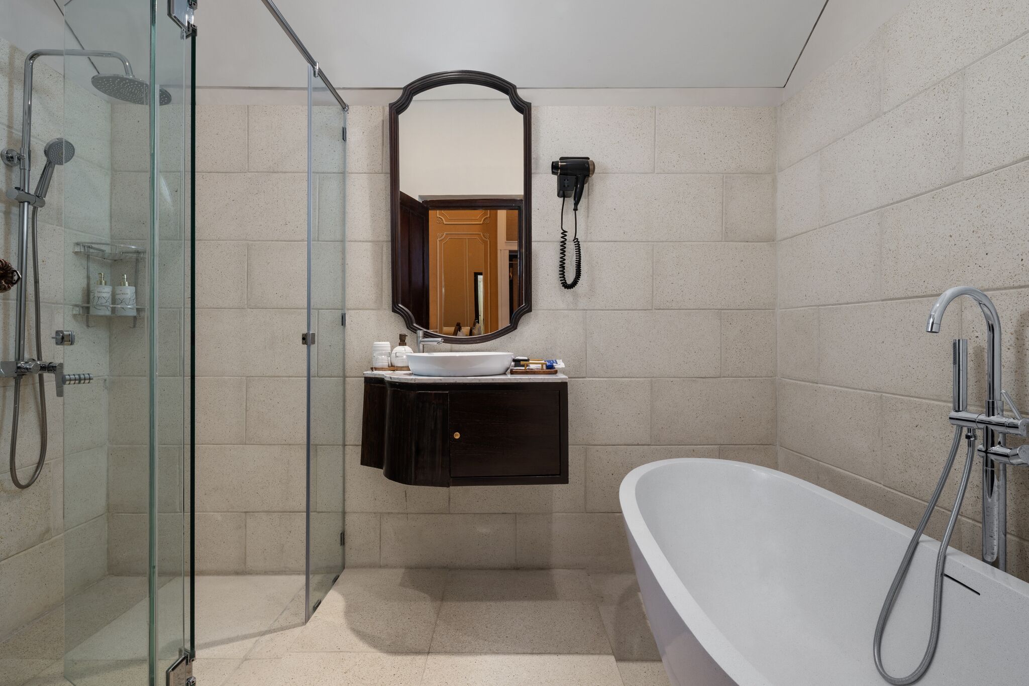 Villa, 3 Bedrooms | Bathroom | Free toiletries, hair dryer, bathrobes, slippers