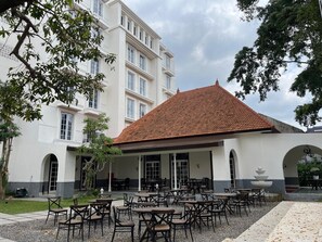 Tempat makan luar