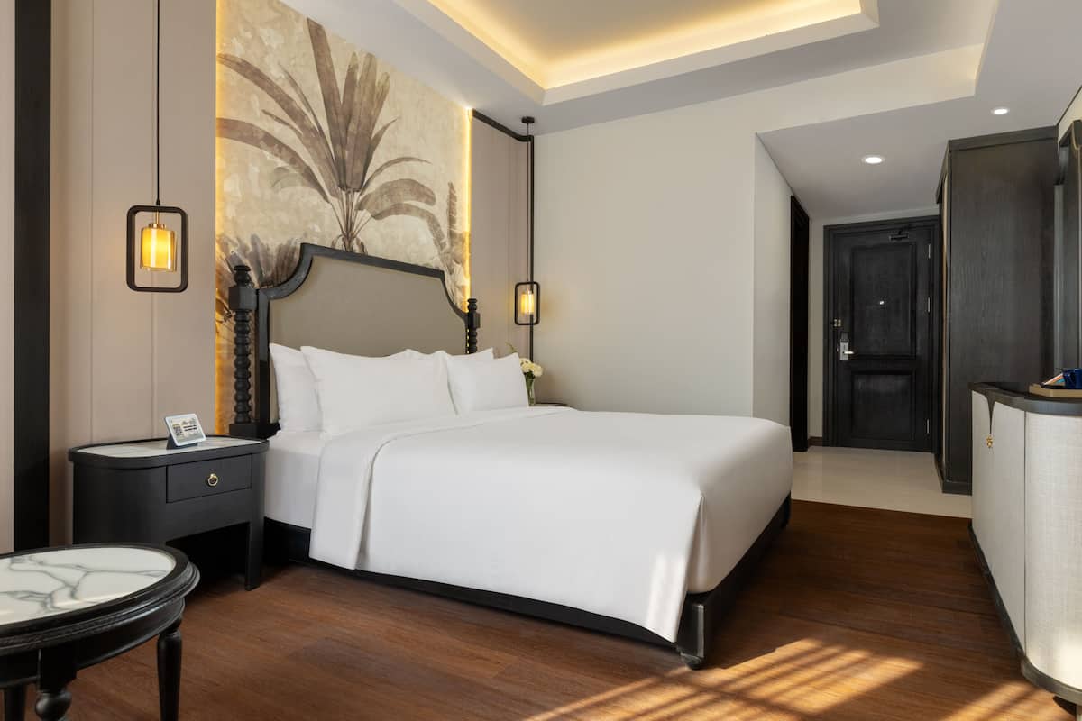 Phòng đôi Premier | Minibar với thức uống miễn phí, két bảo mật tại phòng, bàn