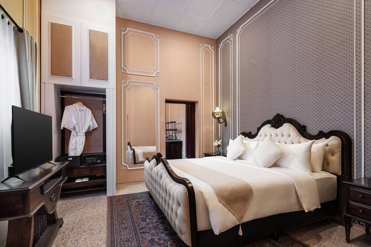 Villa, 3 Bedrooms | Free minibar, in-room safe, desk, laptop workspace