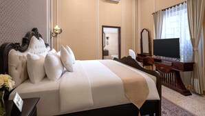 Villa, 3 habitaciones | Minibar con artículos gratuitos, caja fuerte, escritorio