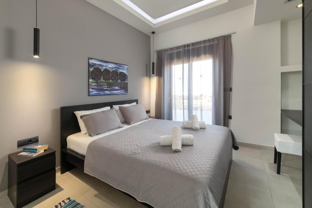 4 bedrooms, iron/ironing board, Internet, bed sheets