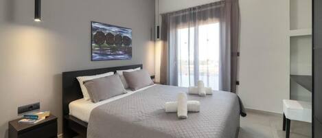 4 bedrooms, iron/ironing board, Internet, bed sheets