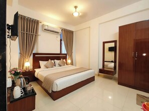 Hypo-allergenic bedding, desk, soundproofing, free WiFi - VARANASI HOTEL V-E-D-A VATIKA  (Varanasi)