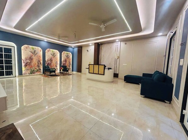 Reception - VARANASI HOTEL V-E-D-A VATIKA  (Varanasi)