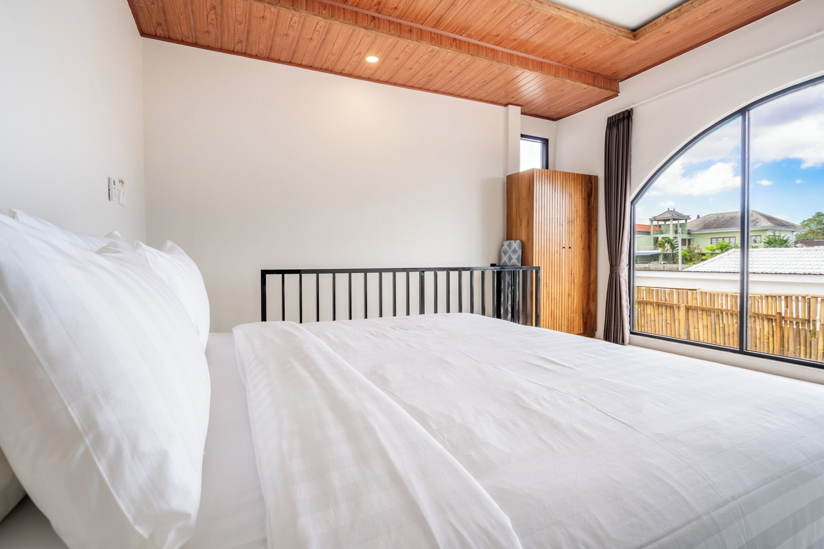 Villa, bassengutsikt | Wi-fi (inkludert) og sengetøy